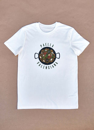 T-shirt Paella Unisex Medium FitFeel the spirit of Valencia with our T-shirt decorated with the image of the national dish - Paella Valenciana. This T-shirt is a reflection of the culture and gastronomic heritage of the region. It is a perfect choice for