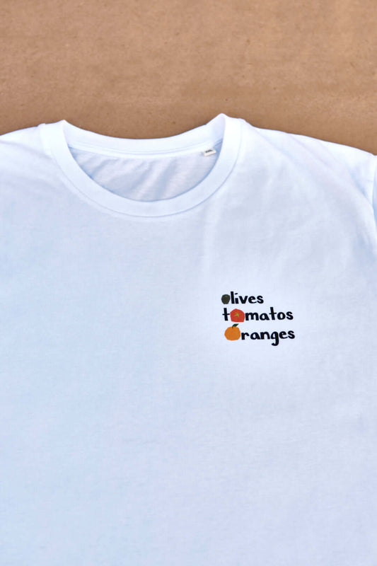 T-shirt Olitor Unisex Medium Fit Enjoy the comfort of our Olitor T-shirt made from 100% organic cotton. It features a vibrant design that reflects the symbols of Valencia - olives, tomatoes, and oranges - on a clean white background. An ideal choice for t