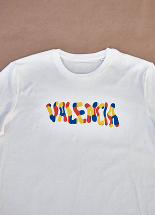 T-shirt Valencia Unisex Medium Fit blubby printThis T-shirt impresses with its unique "blubby print" design featuring VALENCIA in the traditional colors of the Valencian flag: red, blue and yellow. Made from 100% organic cotton, it is not only comfortable