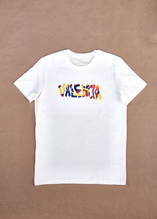 T-shirt Valencia Unisex Medium FitThis T-shirt impresses with its unique "blubby twirl" design featuring VALENCIA in the traditional colors of the Valencian flag: red, blue and yellow. Made from 100% organic cotton, it is not only comfortable but also ref