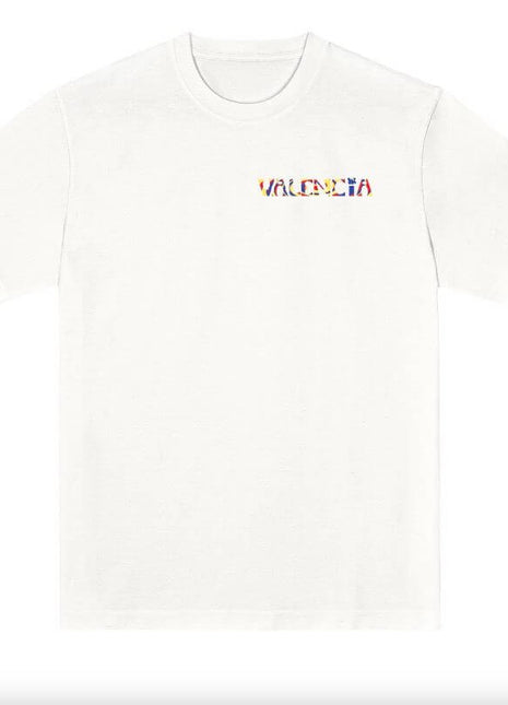 T-shirt Valencia Unisex Medium Fit geometry twirlThis T-shirt impresses with its unique "geometry twirl" design, where the inscription "VALENCIA" is made in the traditional colors of the Valencian flag: red, blue and yellow. Made of 100% organic cotton, i